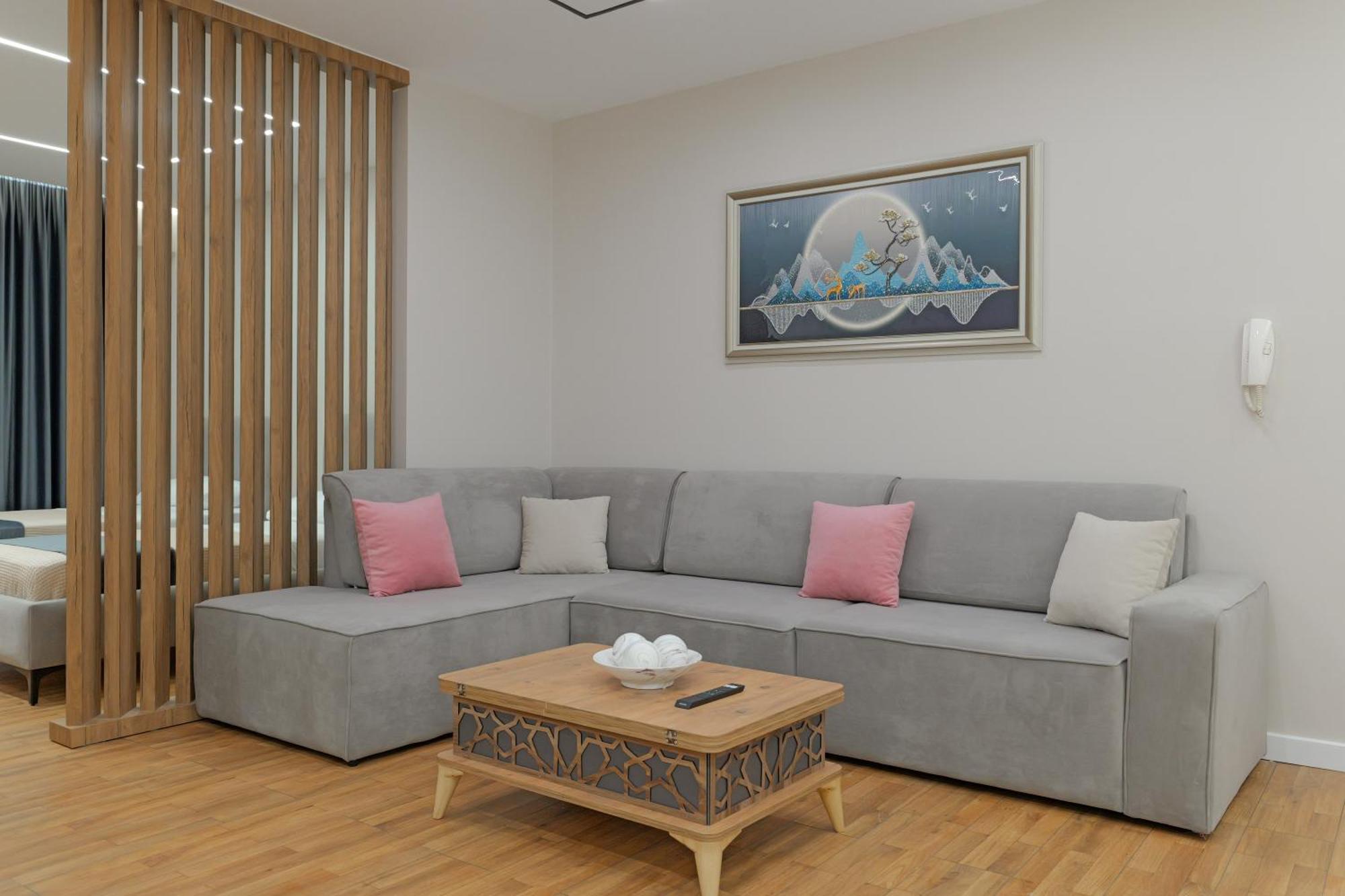Beachside Modern Apartment *