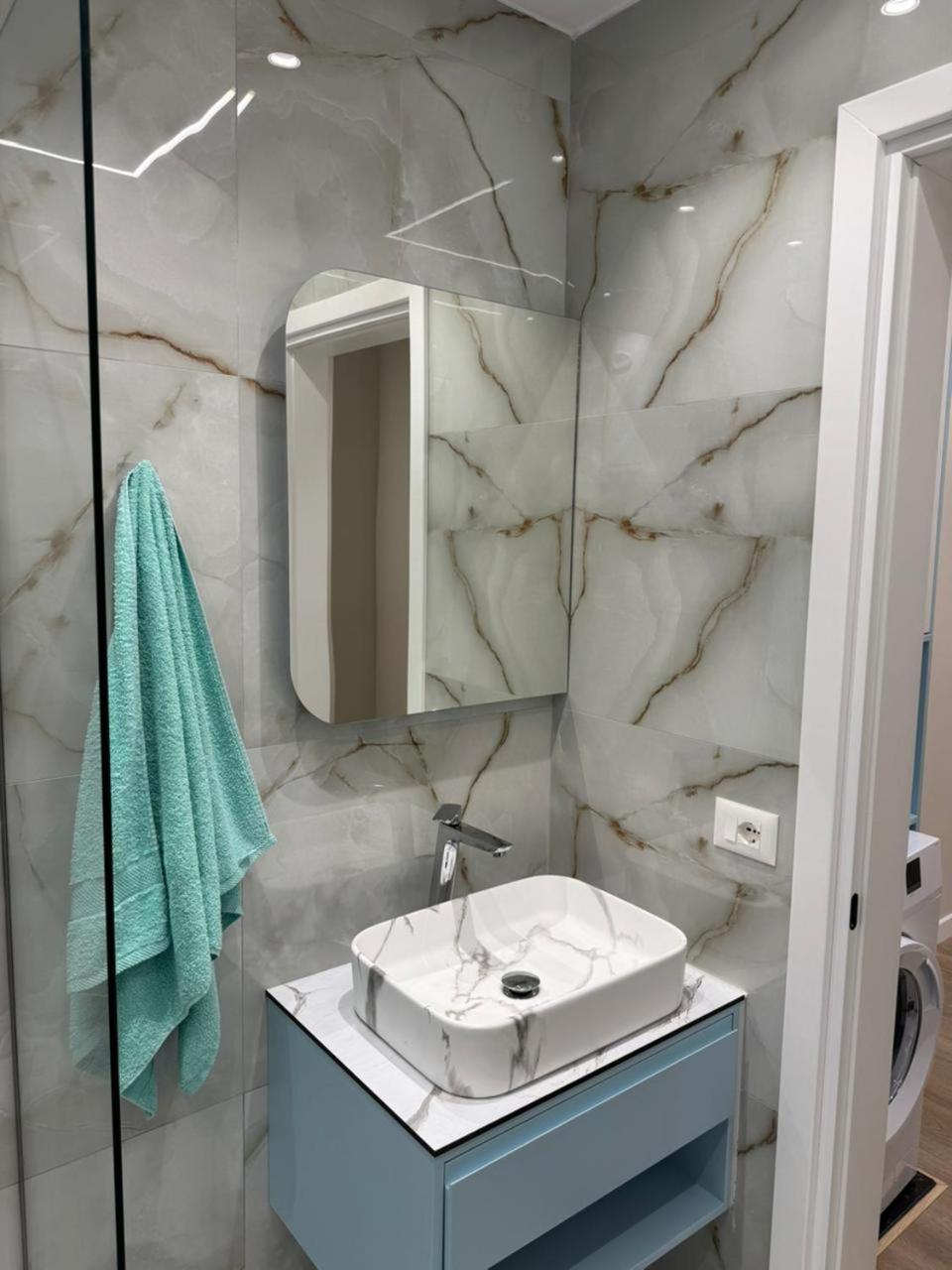 Beachside Modern * Sarande